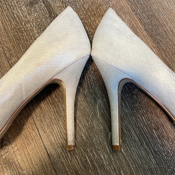 APT 9 heels. Only worn a few times but do show signs of wear. Please review pics - Picture 9 of 10